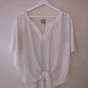  - Vit blus från lime