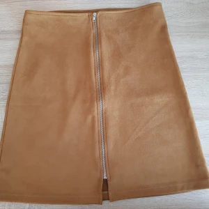  - A linje kjol från Cubus. Aldrig använt. Original pris var 250. Perfect to wear in autumn😊  