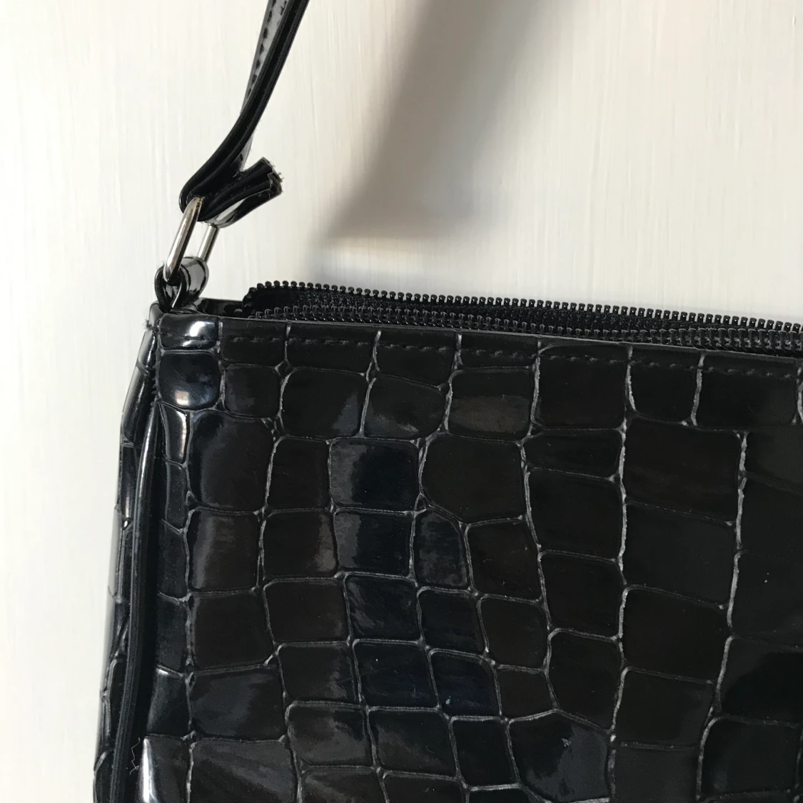 Svart krokodil lackväska  - 90