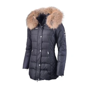 Rock and blue jacka  - Har använt jackan under 1 vinter men den är i bra skick, utan några fläckar osv. Säljer jackan i storlek 36 (S). Köpte för 3.995 kr, säljs för 1000kr (äkta pälskrage!)