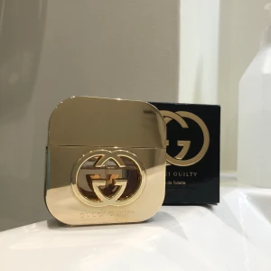 Gucci parfym  - Inte mycket använd, se bild 2. Förpackning kvar! Köpt på kicks för 650kr. Frakt tillkommer på 44kr