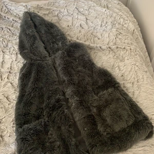 Pälsväst (fake) från zara - Pälsväst (fake) från zara!