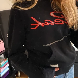 Peak performance tröja - Säljer denna vintage peak tröja då den är lite liten för mig tyvärr🌸 