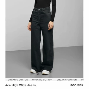Weekdays ace jeans  - Weekdays populära ace jeans i jeansblå färg. Första bilden är en lånad bild då jeansen inte passar mig. Storlek W 25 L 32