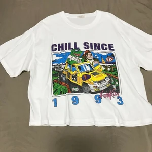 Brandy Melville t-shirt - tshirt från Brandy Melville som tyvärr inte kommer till användning längre. Som ny!!💕💖 pris diskuterbart:) 