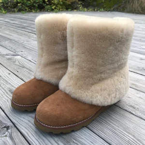UGGS - oanvända stl 36 - Smala i stl så passar dig med smala fötter stl 36/37. Oanvända!