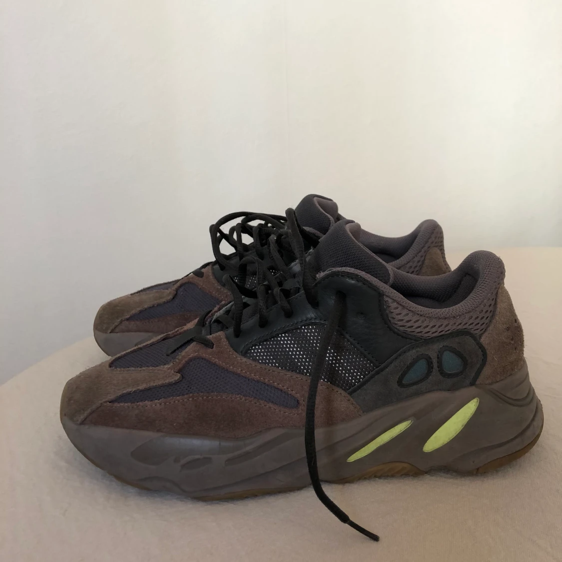 Yeezy 700 Mauve Size 43 1/3