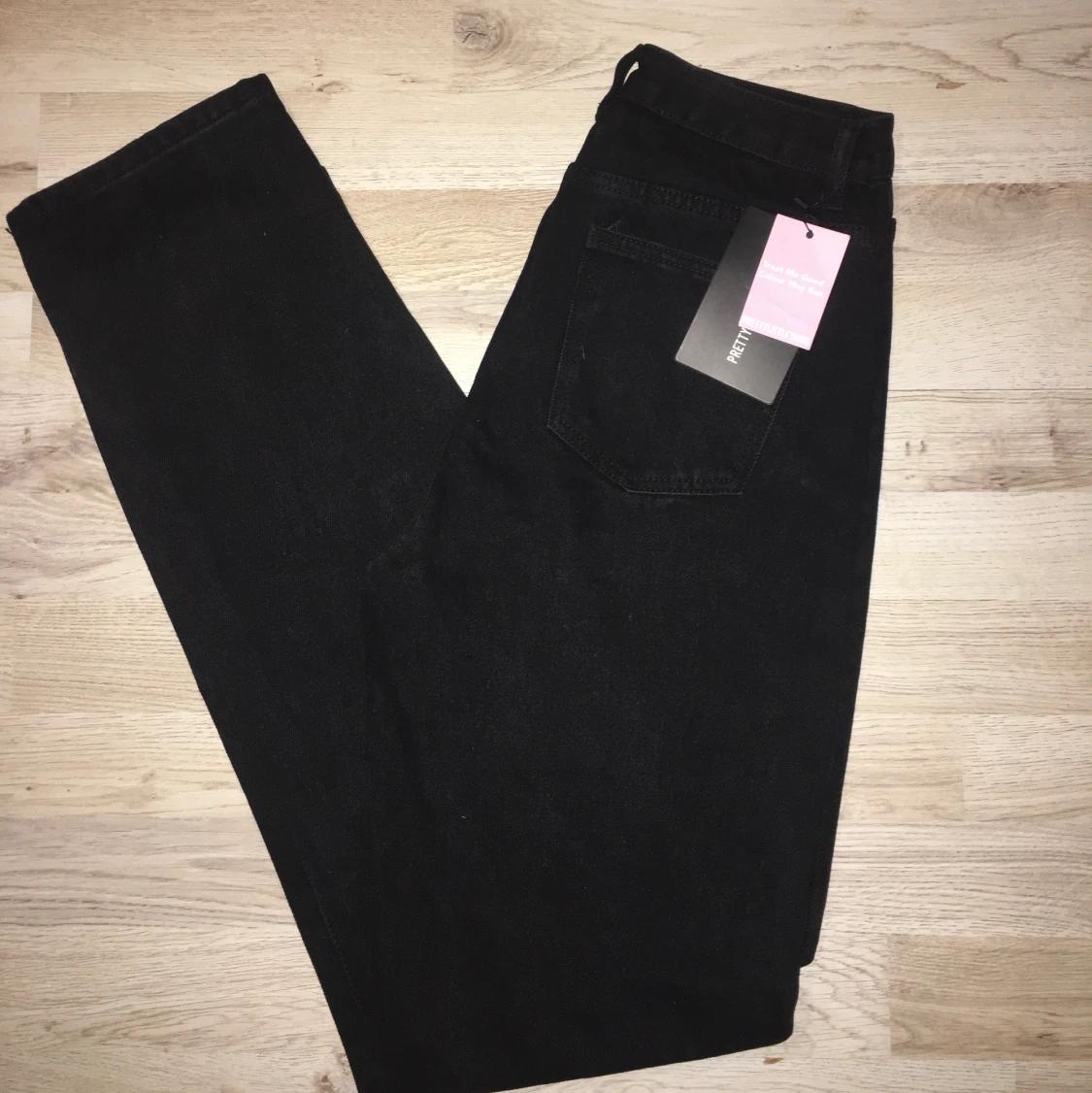 Jeans från prettylittlething storlek 36 - 90