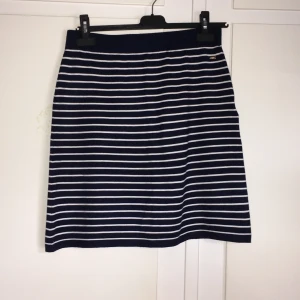 Kjol från lindex - Prislapp kvar, aldrig använd 