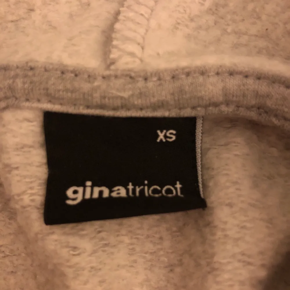 Hoodie från Gina tricot. Väldigt skön och mysig!. Hoodies.