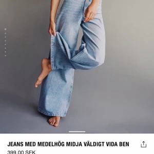 Zara jeans  - Jeans från Zara med vida ben, uppsprättade i kanten för att passa 173 cm men går att klippa till kortare längd✨