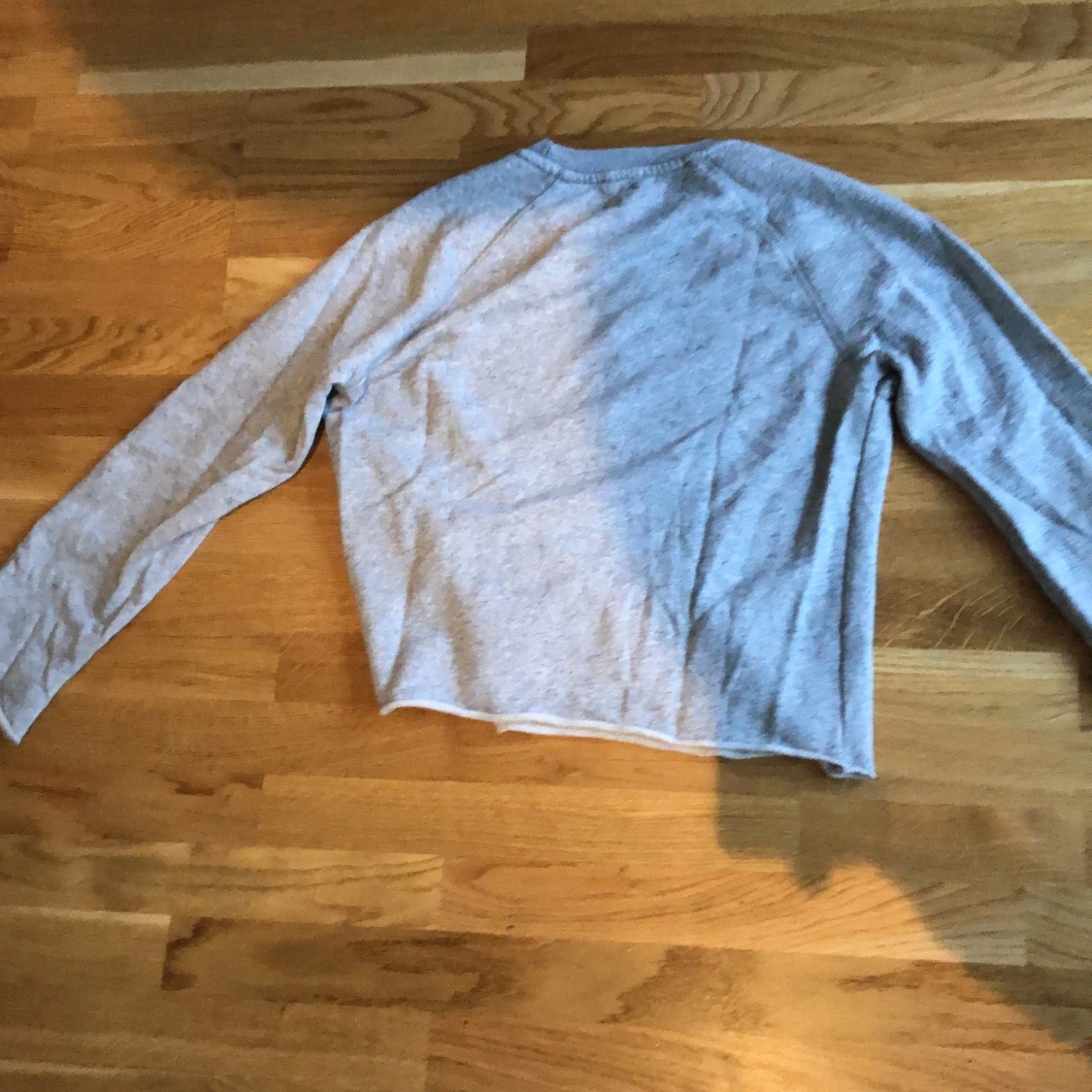 En grå Levis tröja i storlek XS - 90