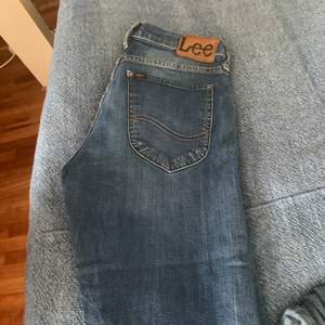 Nästan ny Lee jeans