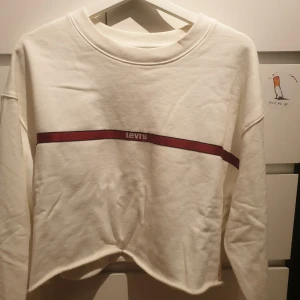 levis långärmad tröja - längärmad levis tröja skulle säga st ca s/m lite stor i storlek