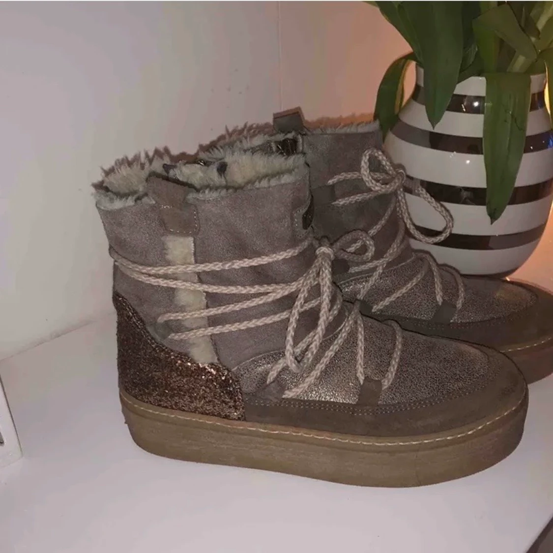 Höst/vinter skor från Guess  - 91