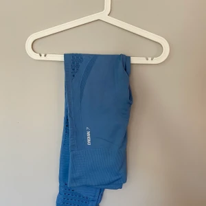 Gymshark - Byxor från gymshark, viss slitning (se bild 2)