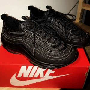 Nike Air Max 97 - Säljer  mina Nike Air Max 97 (dam) säljer dessa skor då dom ej kommit till användning , i mycket bra skick. Kan mötas annars står köparen för fracken😊
