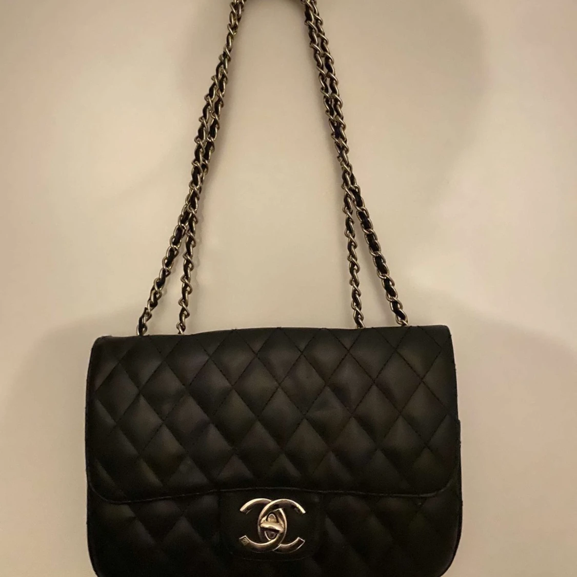 Chanel axelremsväska trippel A. 