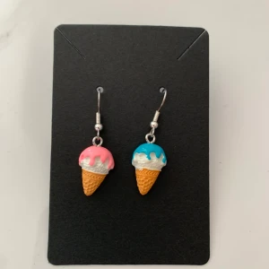 Örhängen💜💜 - Örhängen✨ 39kr + 15kr frakt🌟