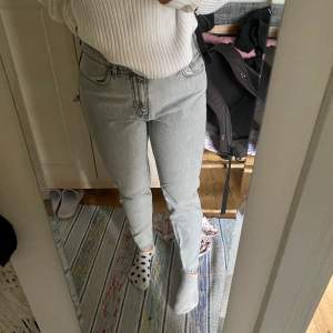 Slim fit jeans i en ljusgrå färg🤍 strl 40 oanvända