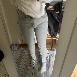 Slim fit jeans i en ljusgrå färg🤍 strl 40 oanvända