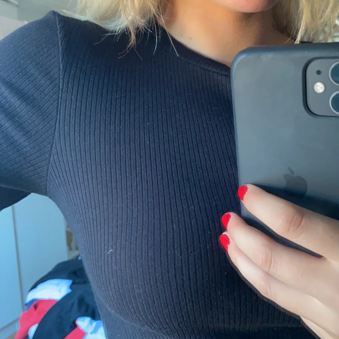 ribbad svart tröja - 90