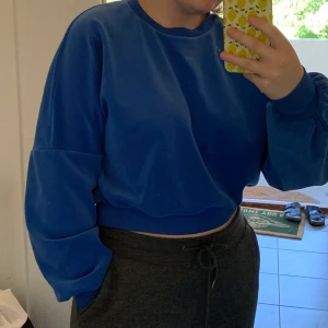 sweatshirt  - mysig fleece sweatshirt från bikbok, frakt tillkommer på 60kr