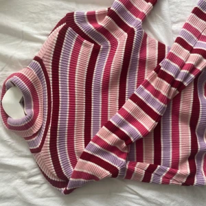 Polo tröja - En så ball polo tröja, den är croppad och så snygg på!!