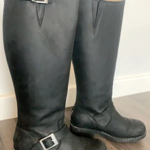 Johnny bulls - Fina Johnny bulls, använda fåtal gånger så de är i fint skick Frakt tillkommer