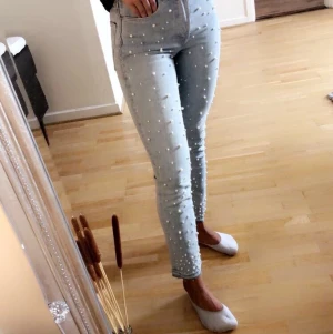 Jeans  - Svin coola jeans från H&M, bra skick! Storlek 26, 60kr + frakt. Priser kan sänkas vid köp av fler plagg 