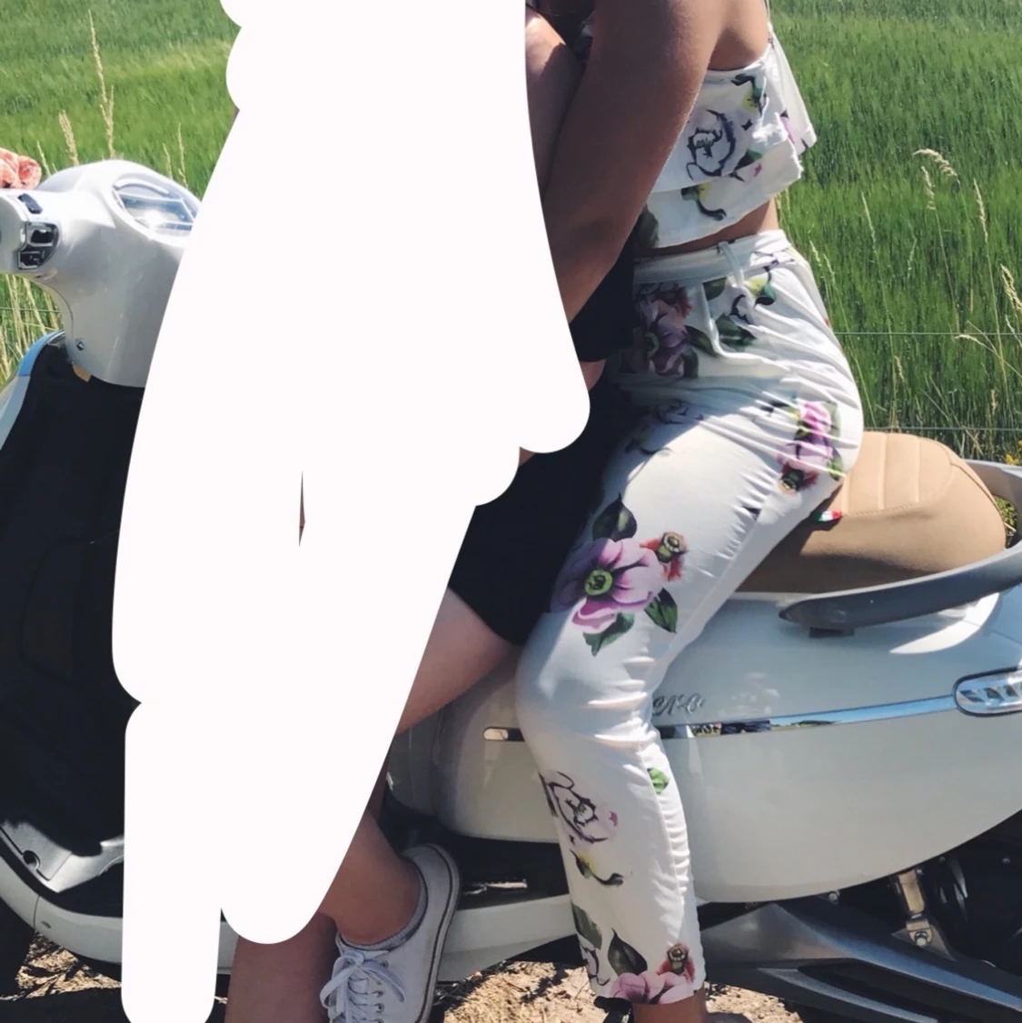 Vit blommigt sätt - 90