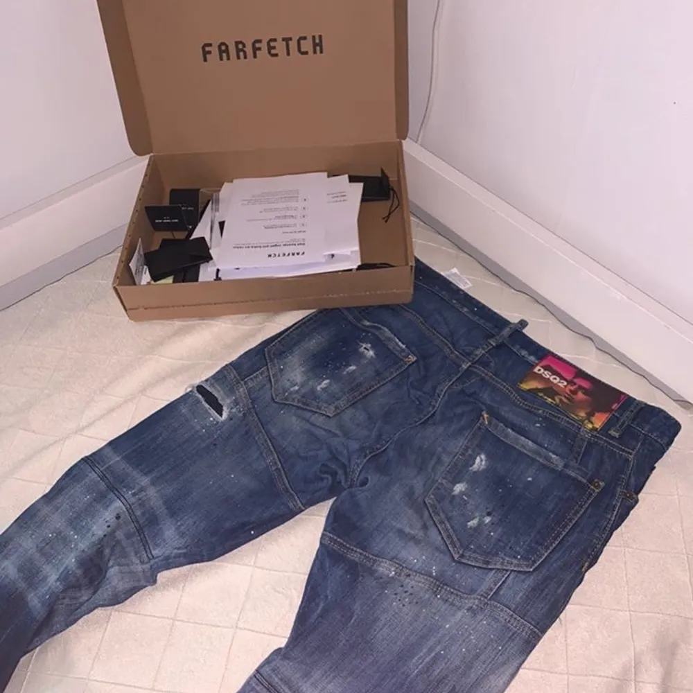 Storlek 46, digitalt bevis finns, tags medföljer och de kostar c:a 5000 kr i nypris . Jeans & Byxor.