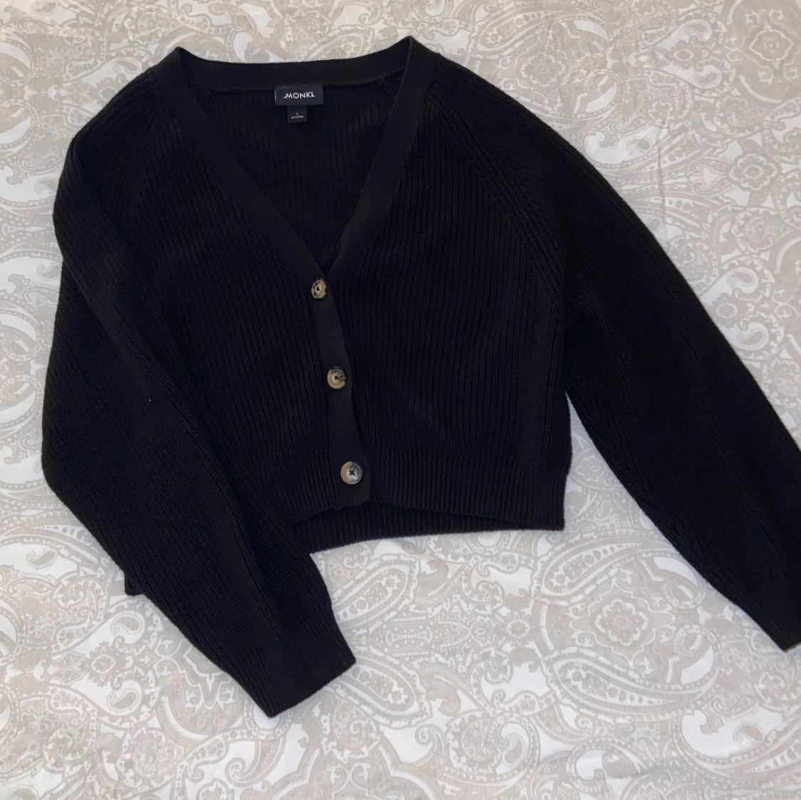 Monki Stickad tröja strl L - 90