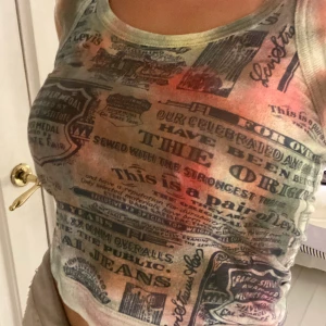 Vintage levis linne - Ett snyggt vintage levis linne, har själv bara använt det en gång. Stl XS men sitter snyggt på mig som är S också! Köparen står för frakt