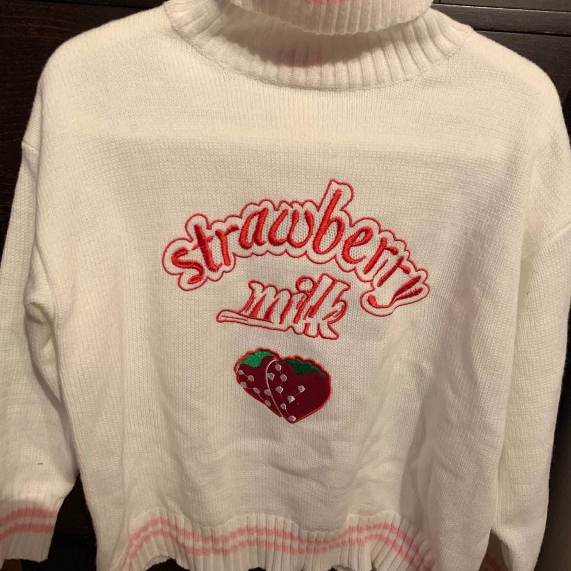 Strawberry Milk stickad tröja