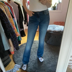 Crocker jeans - Bootcut jeans från Crocker. Aldrig använda. Riktigt sköna med stretch men ändå bra passform som sitter. Se bild nr.2 för storlek.🦋 skriv i dm vid intresse eller frågor💕💕