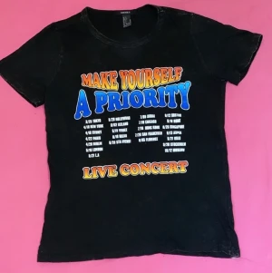 Forever 21 graphic shirt - This shirt is from forever 21 wore once. A size M 