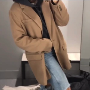 höst jacka - helt felfri jacka från h&m, köptes för 800kr, frakt tillkommer 💖