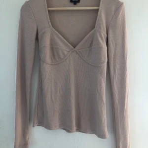 Topp från nu bubbleroom - Fin tunn tröja från bubbleroom oanvänd fint skick
