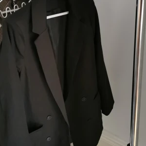 Missguided overzised blazer s(36)  - HELT NY!  perfekta oversizad passformen med lite lvadderade axlar för att få den as coola looken 🤩 