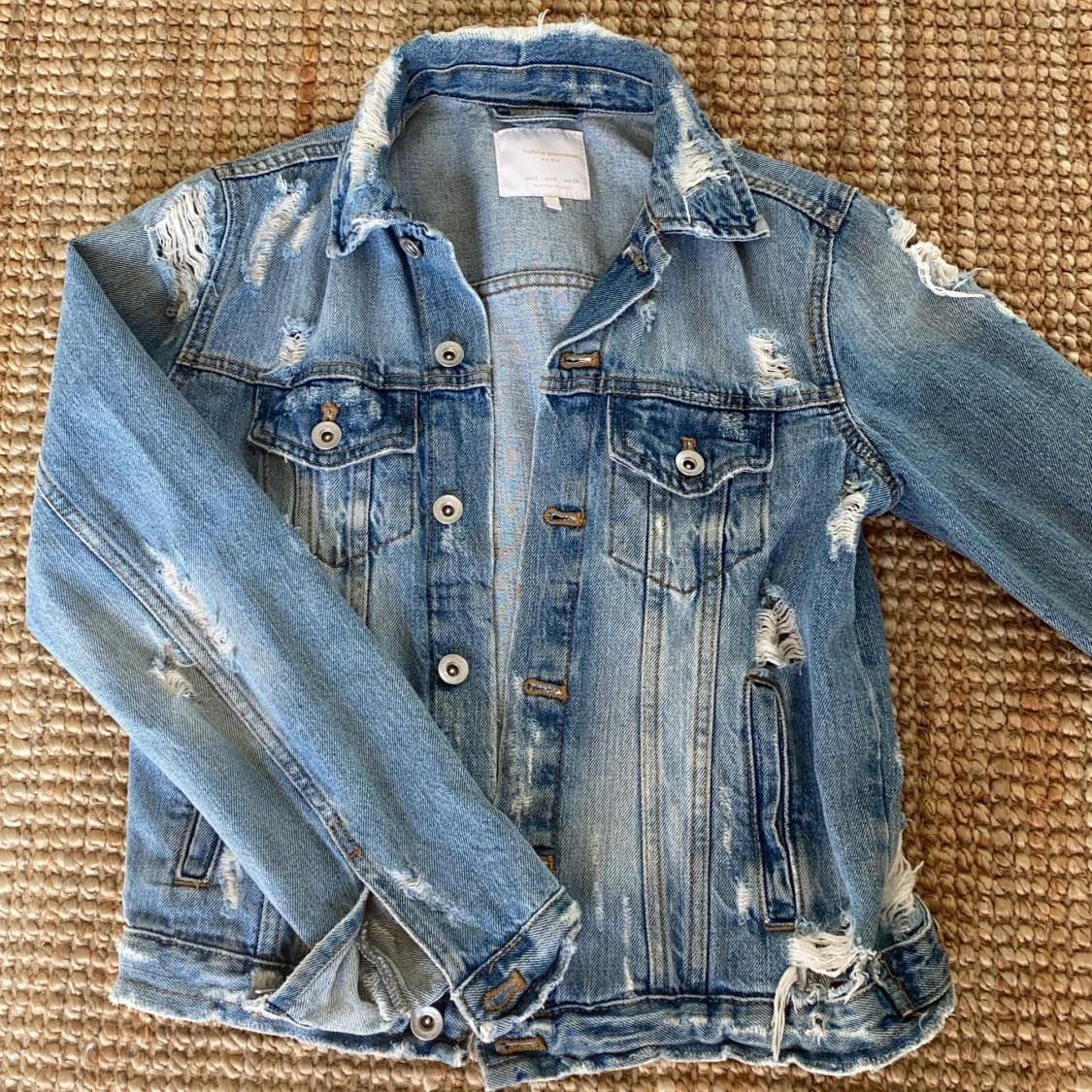 Jeansjacka med slitningar - 90