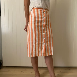 Summer skirt  - Quite small around the waist for being a 36. The color is more salmon than orange. I never wear it. 