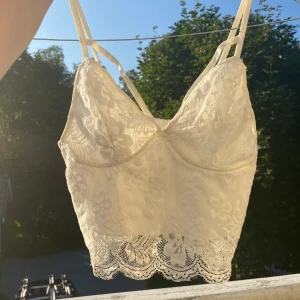 Spetstop - Aldrig använd super söt topp/ croptop - budgivning om många är intresserade 