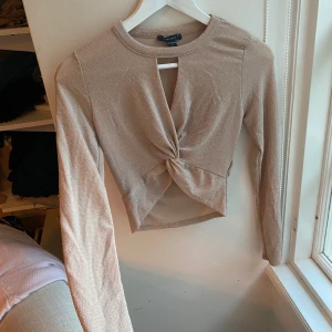 Glittrig fest topp - Aldrig använd! Köparen står för frakten 💖