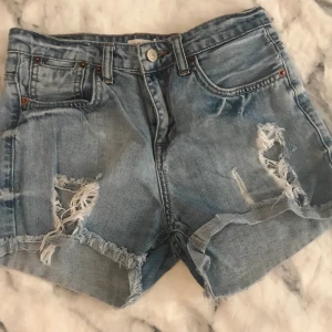 Jeans shorts - Från Gina tricot som blivit för små tyvärr.