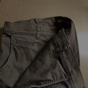 Chino byxor - Svarta chino byxor för herr storlek 44