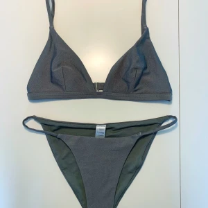 Bikini - HELT NY bikini NA-KD🦋 Den är ”gröngrå” i färgen och xs eller liten S. Frakt: 44kr