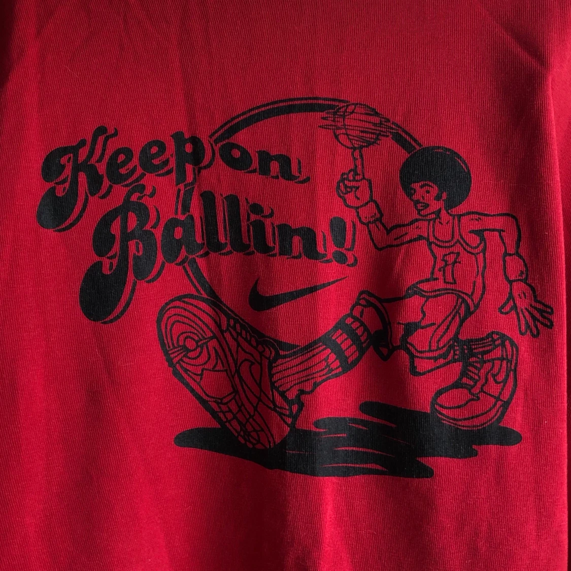 T-shirt med basket-motiv  - 90