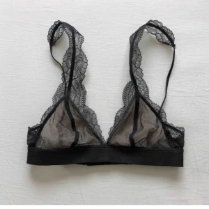 Jättefin bralette  - En jätte fin bralette som tyvär är för liten för mig! 💖 Jätte fint skick! 💖Köparen betalar för frakt! 💖