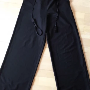 Byxor  - Storlek 34 pris 69kr